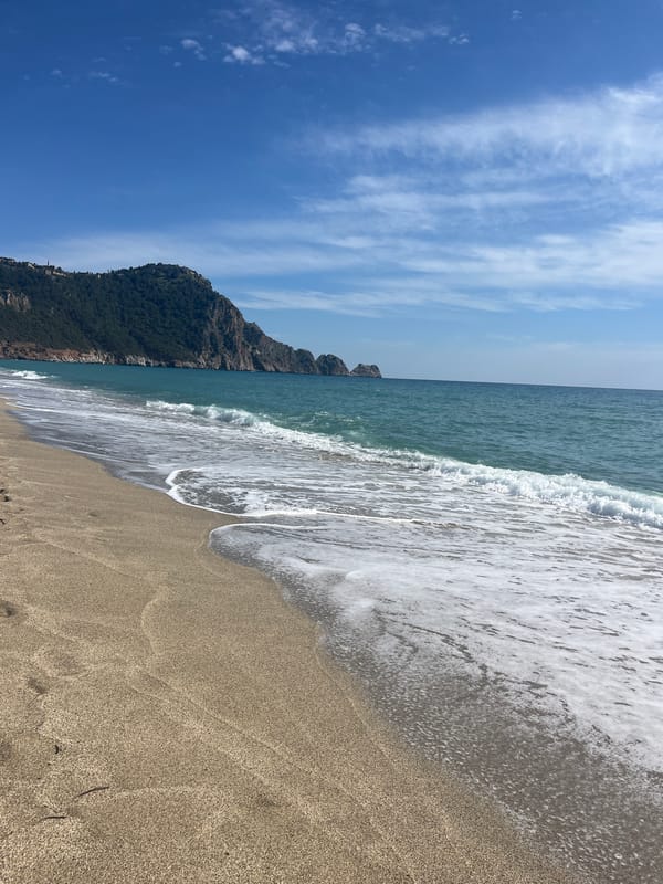 Ordinary afternoon unfolds at Alanya beach on April 11