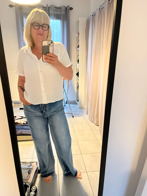 Woman takes morning mirror selfies in Chambœuf bedroom