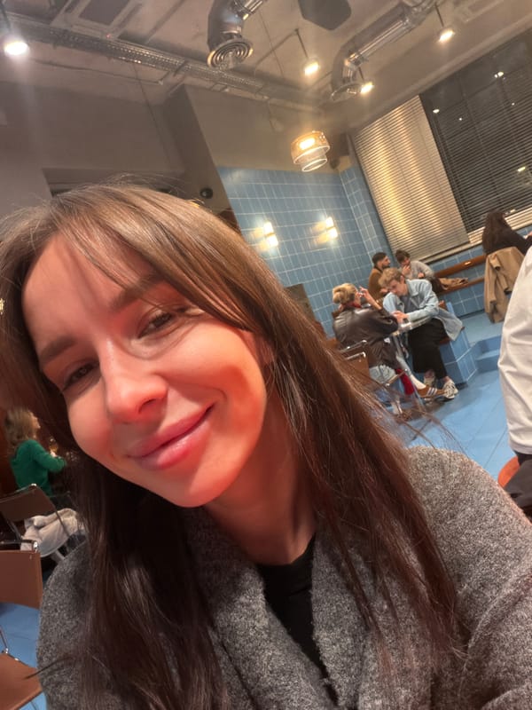 Casual dining and finger skateboarding captured at Moscow restaurant