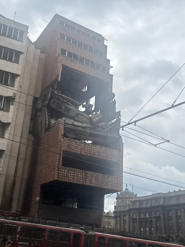 Damaged former Defense Ministry building observed in Belgrade