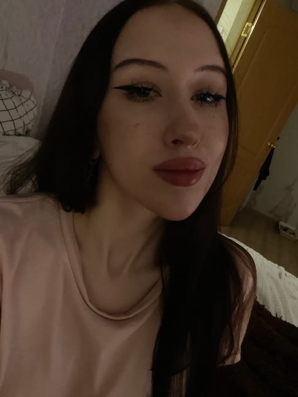 Woman documents afternoon with selfie session in Votkinsk