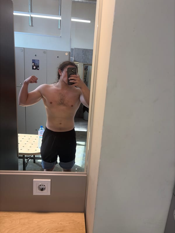 Gym selfie session captured in Plovdiv locker room