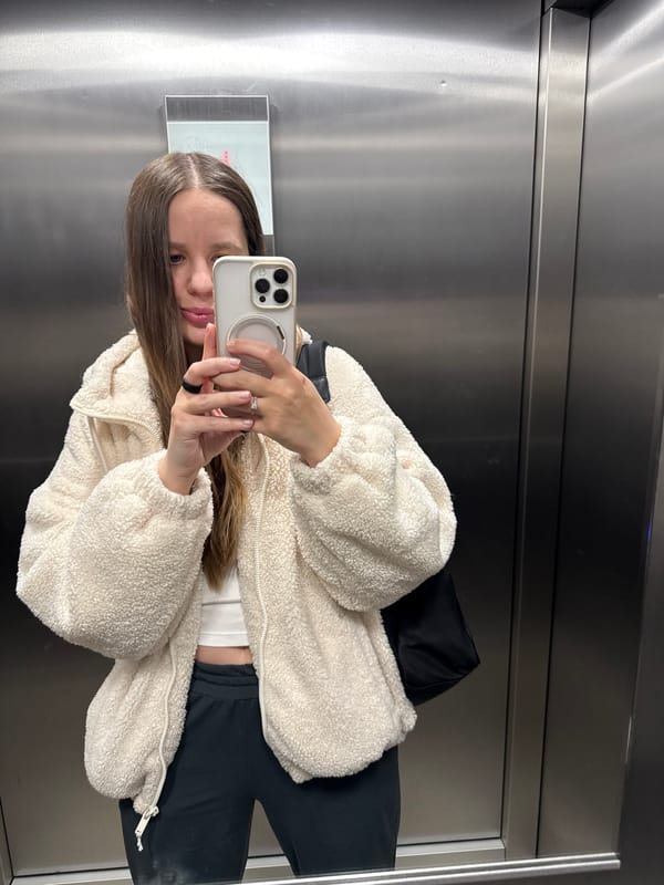 Barcelona transit moments captured: elevator selfie, subway station activity