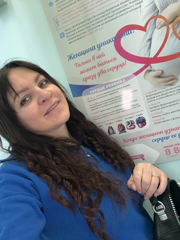 Woman takes playful mirror selfie in Noviy, Russia