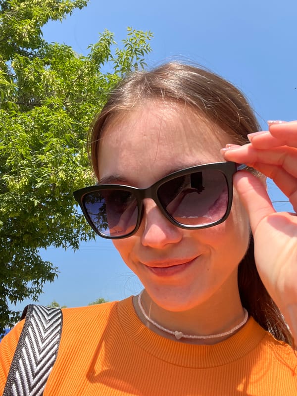 Sunny selfies in Novokuybyshevsk, orange tee and heart necklace