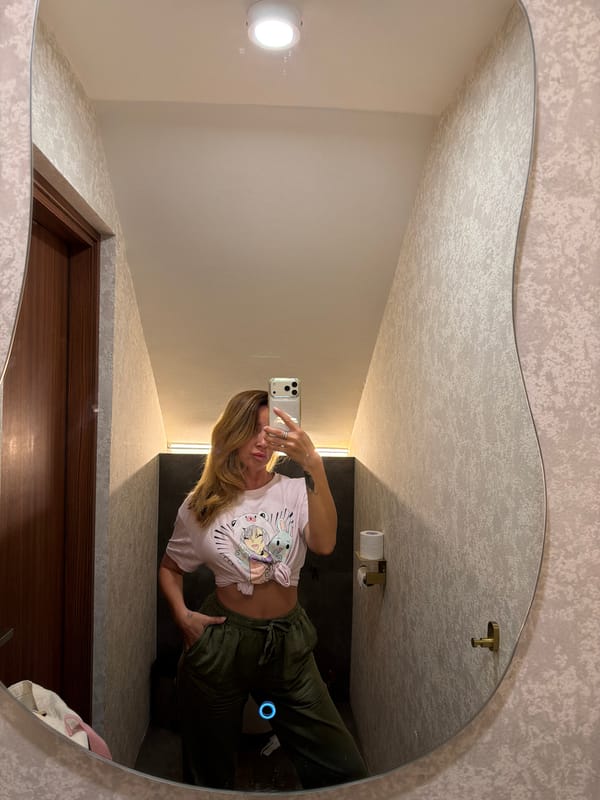 Mirror selfies and interiors at a Kuta Selatan villa, Bali