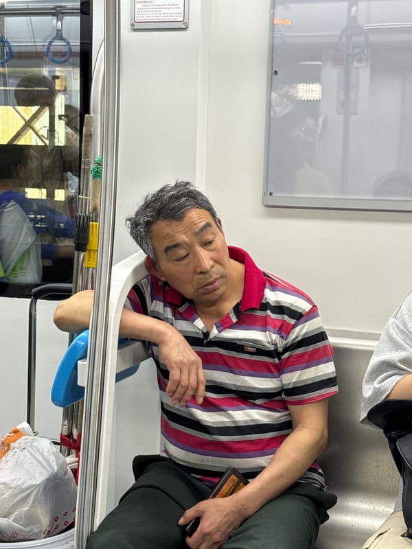 Morning commute captured on Tiaodeng subway during rush hour