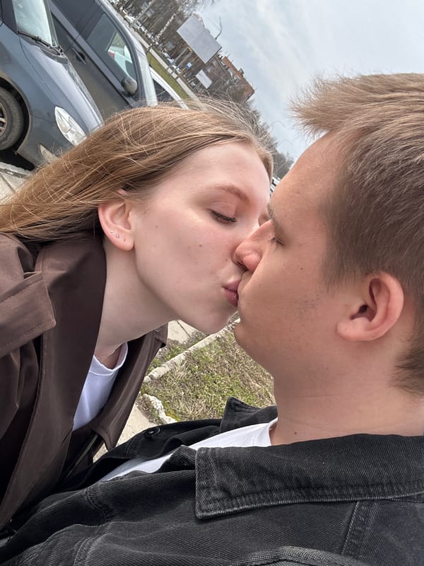Couple shares intimate moment on Izhevsk street
