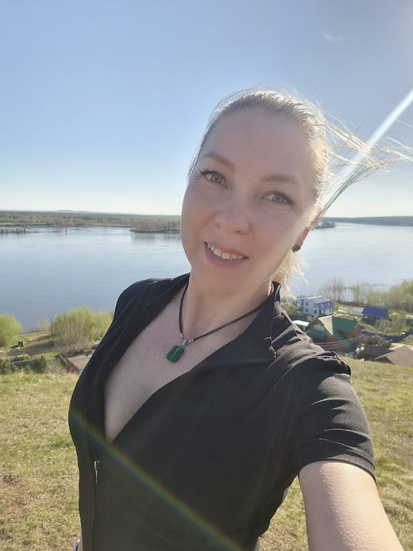 Woman photographs scenic river overlook session in Ольховка, Russia