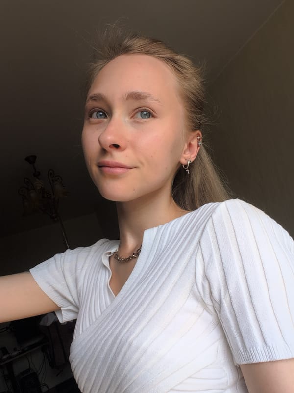 Selfies and street pigeons in Veliky Novgorod