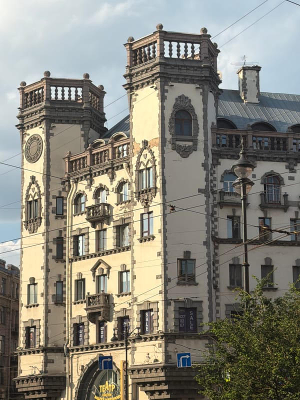Exploring grand European architecture through experimental angles