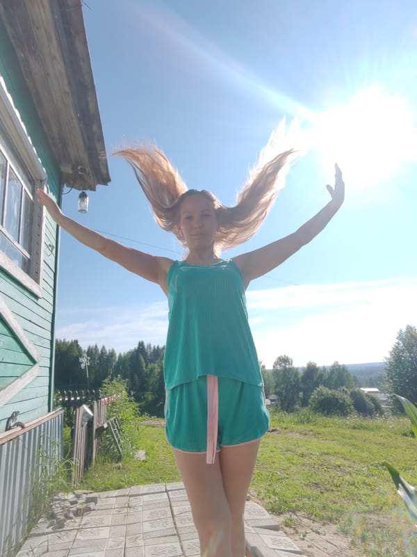 Morning photo session captures casual moments in Чухлэм, Russia