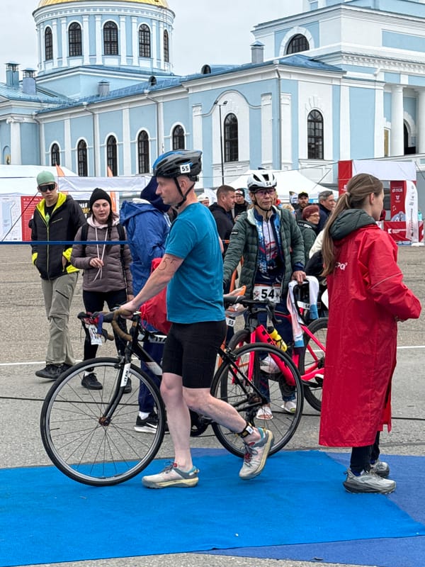 Triathlon day in Votkinsk, with cats on the sidelines