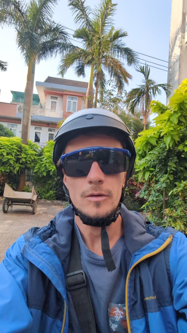 Man in helmet and blue clothing spotted in Tuy Hòa