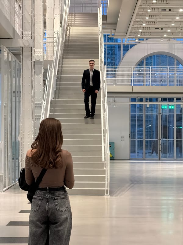 Museum visitors and Moscow traffic captured across multiple locations