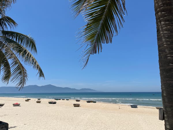 Sunny morning beach scenes documented in Đà Nẵng, Vietnam