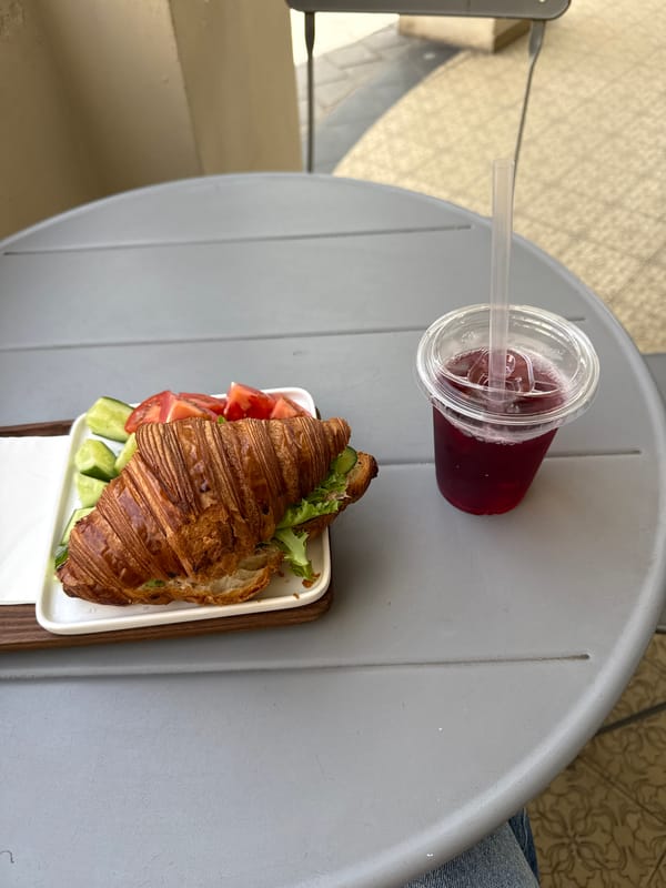 Outdoor dining moment captured in Tel Aviv