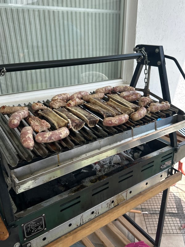 Barbecue grill with sausages and ribs documented in Cháhuac