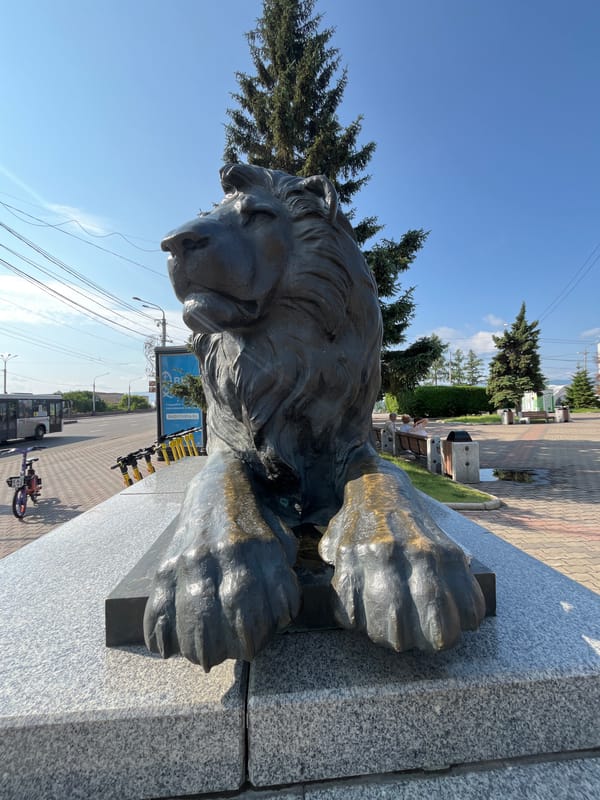 Afternoon stroll through Krasnoyarsk's Theater Square