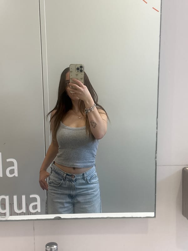 Woman takes mirror selfies in Mexico City restroom
