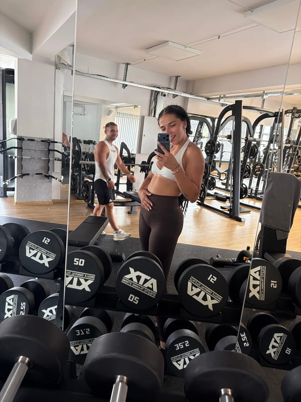 Mirror selfies at a Gabrovo gym, mid-morning