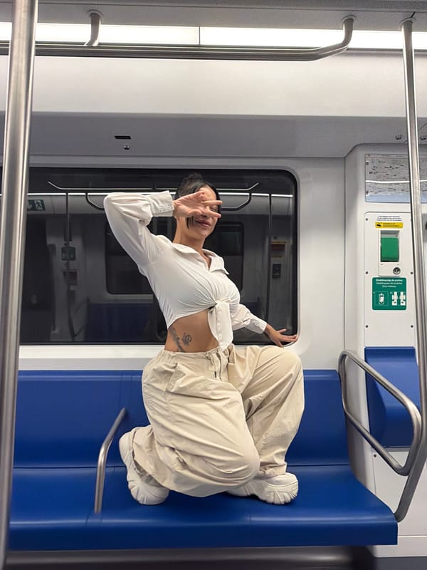 Woman observed on Barcelona subway train Friday evening