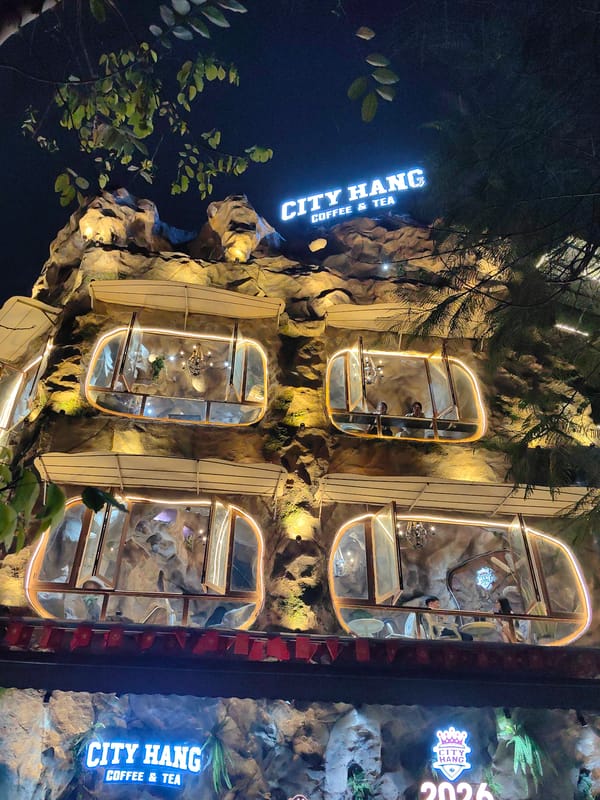 Evening scenes documented around Hà Nội coffee shops and waterfront