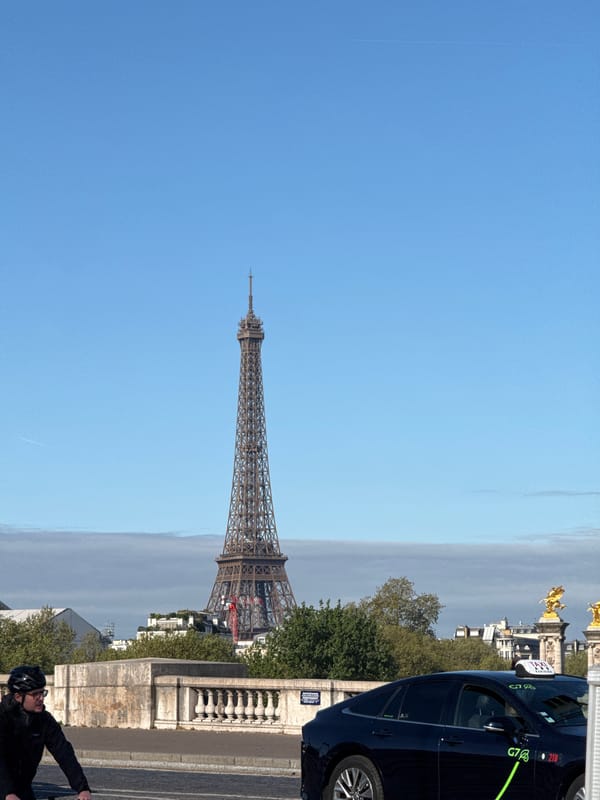 Clear morning views captured of Eiffel Tower, Place de la Concorde