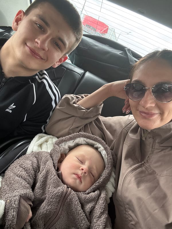 Family with baby photographed during car journey in Sochi