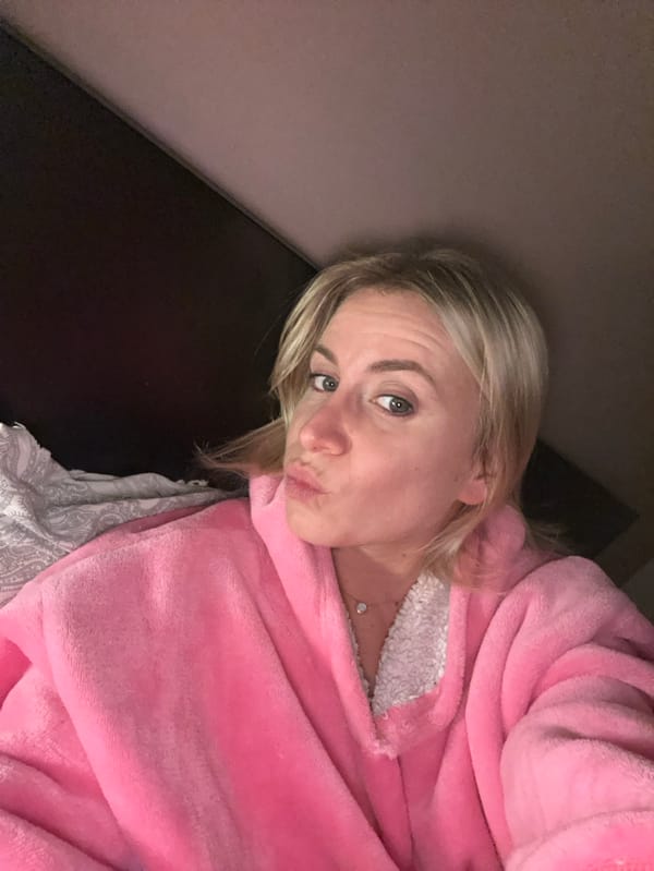 Woman documents evening bedroom moments in Chambœuf, France