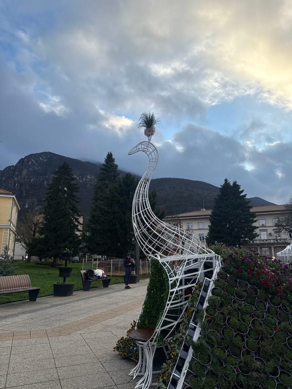 White musical note sculpture spotted in Vratsa, Bulgaria