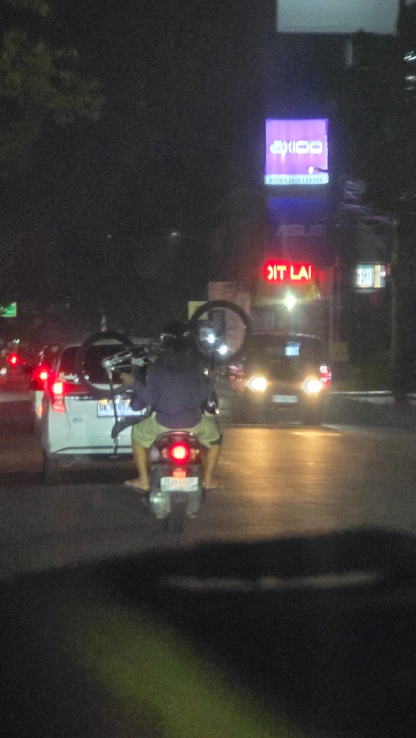 Motorcycle rider spotted on Batubulan street at night