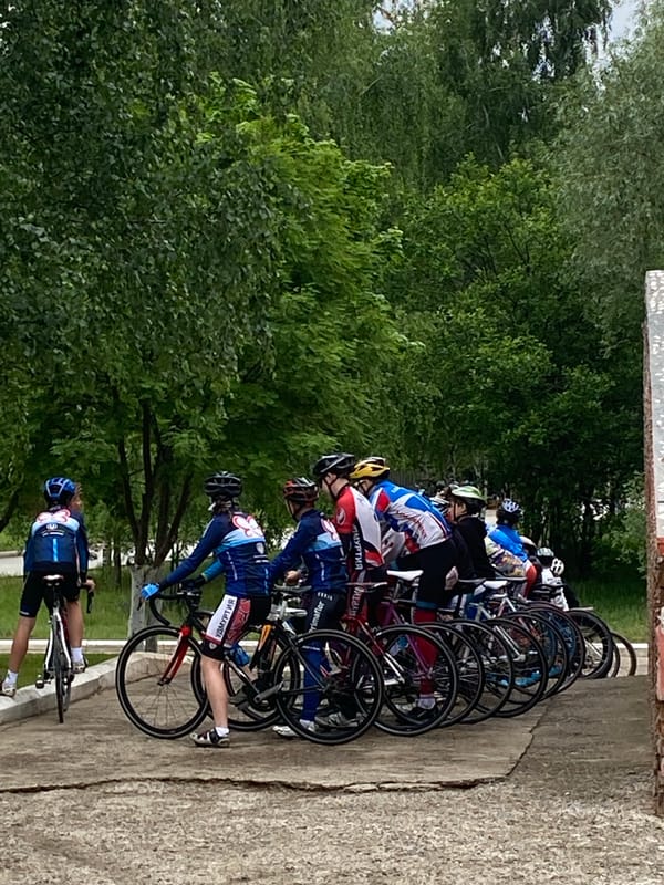 Morning cycling gathering and family moments captured in Noviy