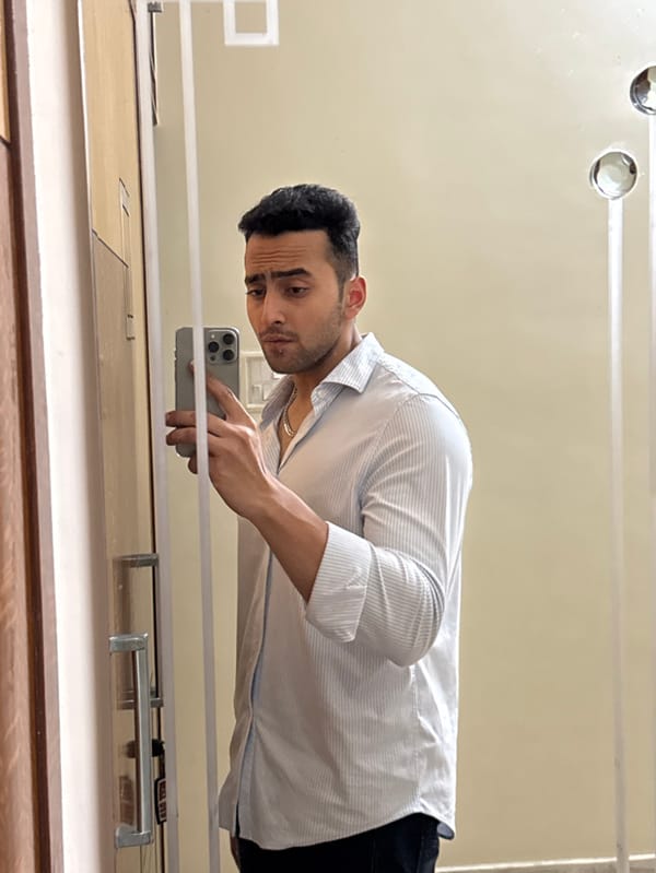 Man takes multiple mirror selfies in Kolkata apartment