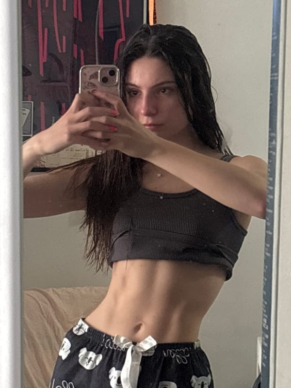 Mirror selfies captured at same location within minutes