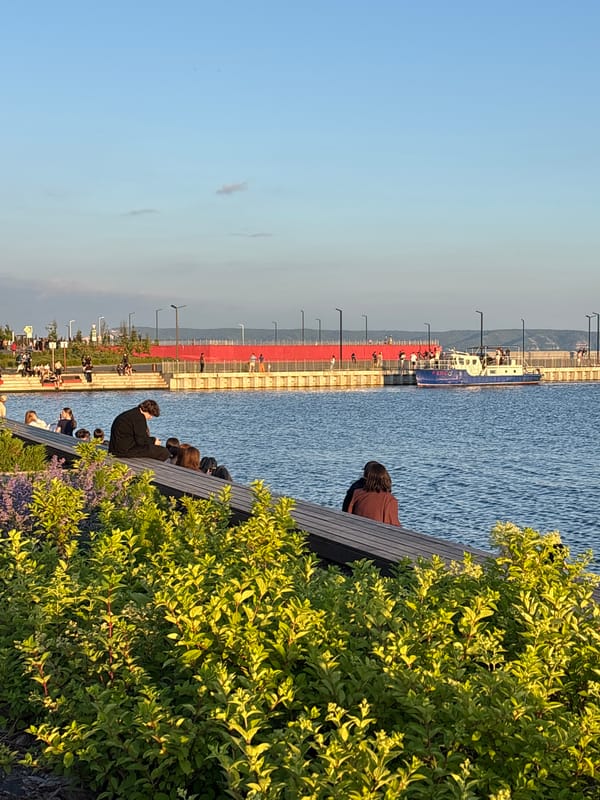 Sunny afternoon at Tolyatti's waterfront promenade