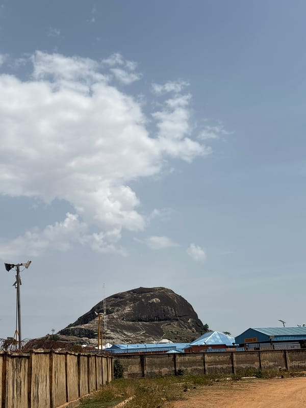 Ordinary moments captured around Zuma Rock area, Nigeria