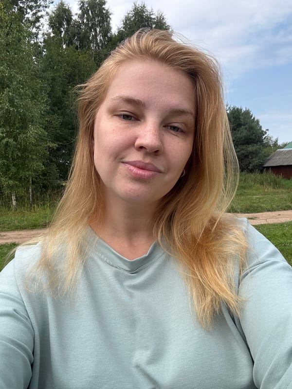 Selfies and rural scenery in Cherkasovo on a cloudy July morning
