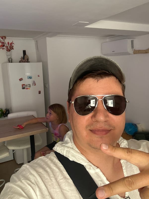 Pre-outing selfies and home scenes in suburban Valencia