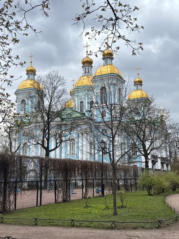 Tourist captures Saint Petersburg landmarks during morning walk