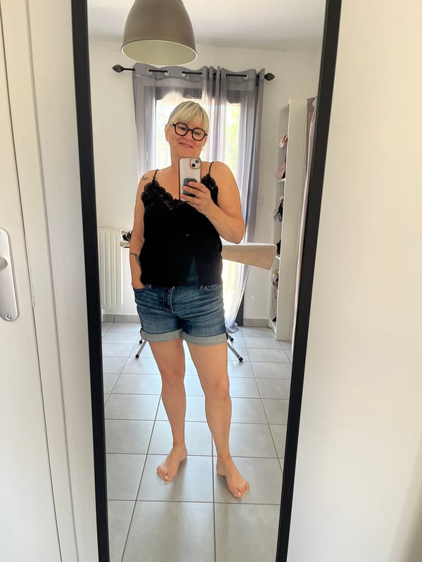 Morning selfies and Pomeranian photos in Chambœuf, France