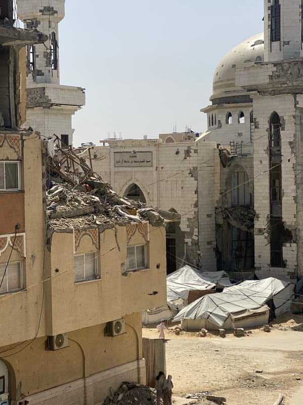 Daily life amid destruction documented in Khan Yunis