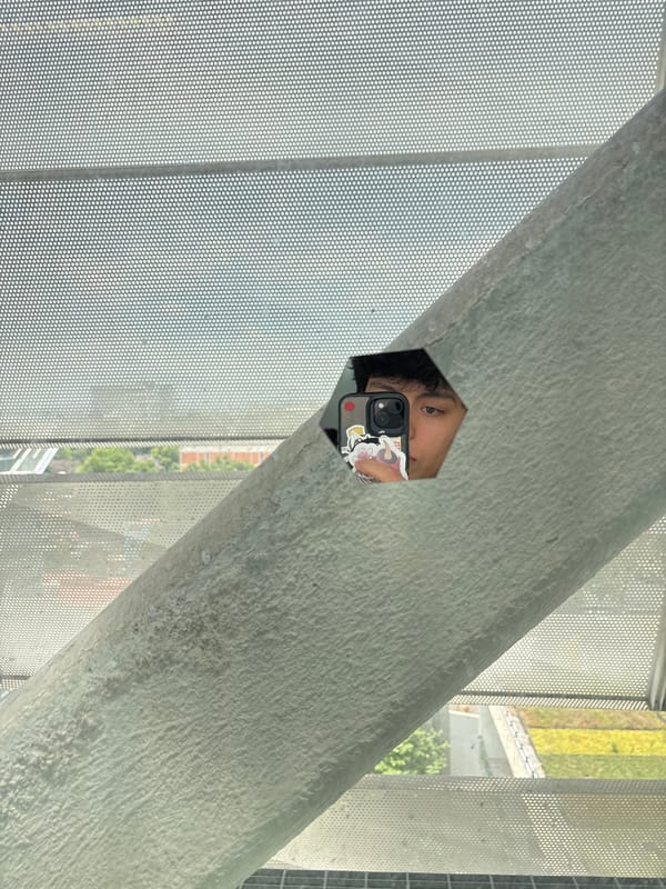 Person takes selfie near metal beam in Mexico City