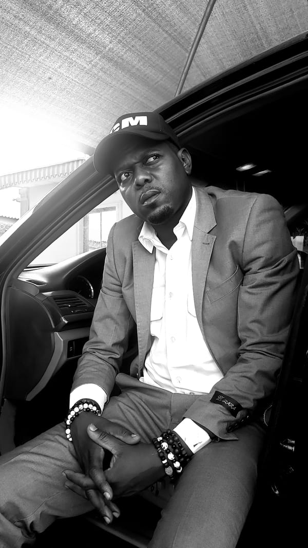 Man conducts professional photo shoot in Sabon Tasha, Nigeria