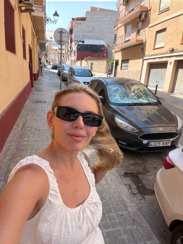 Selfies and staircase poses around Valencia's streets