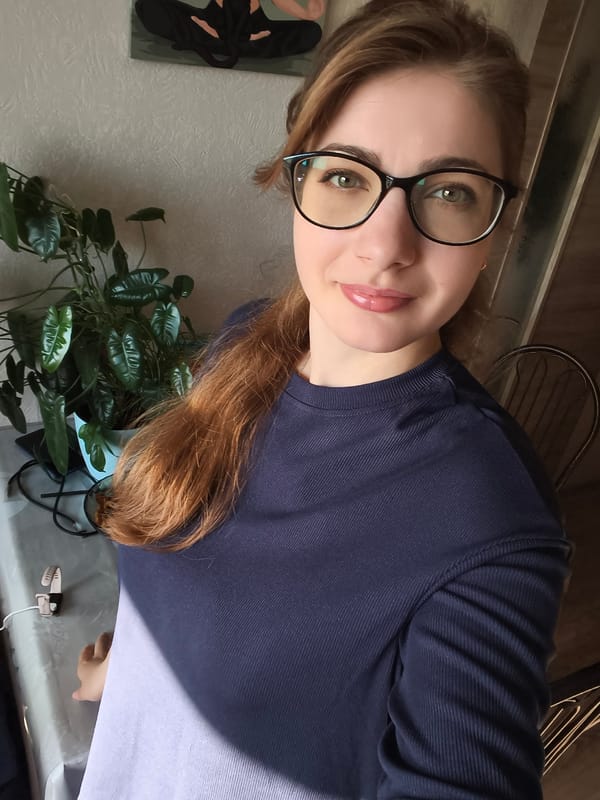15 selfies, same outfit, many angles, one session