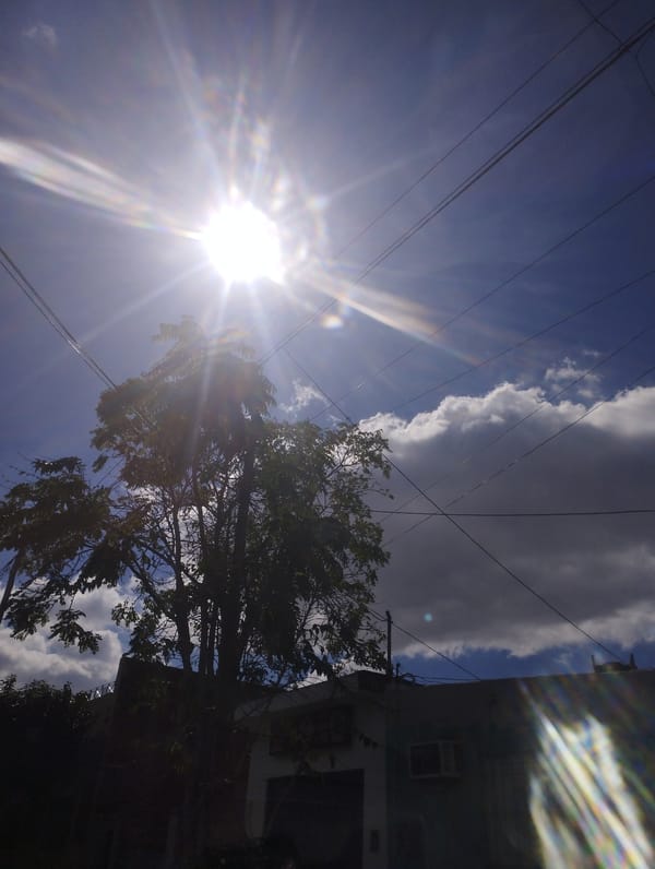 Bright sun and clouds observed in Gregorio de Laferrere