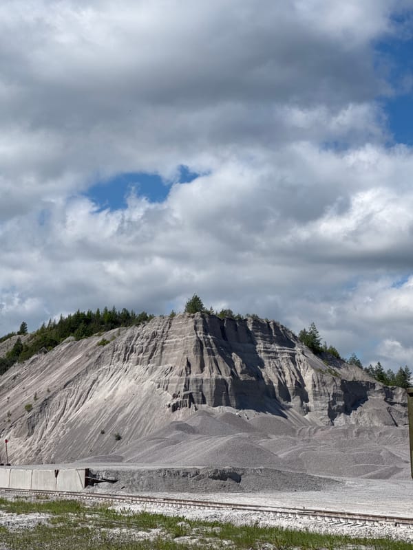 Industrial quarry operations documented in Kuznechnoye, Russia