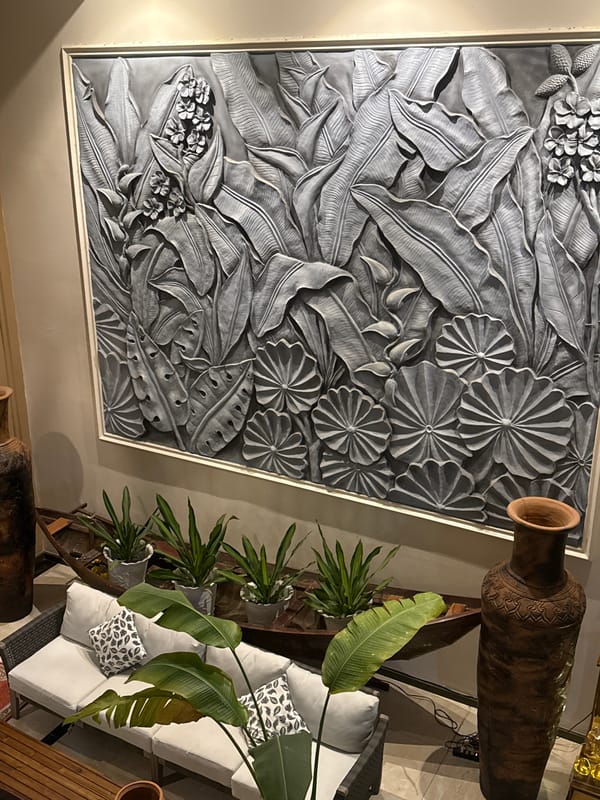 Walking tour through Bac Nha Trang Ward hotels and local businesses