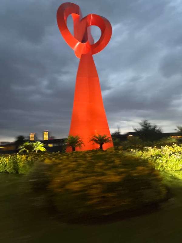Orange geometric sculpture spotted in Huixquilucan de Degollado